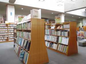 春日市民図書館